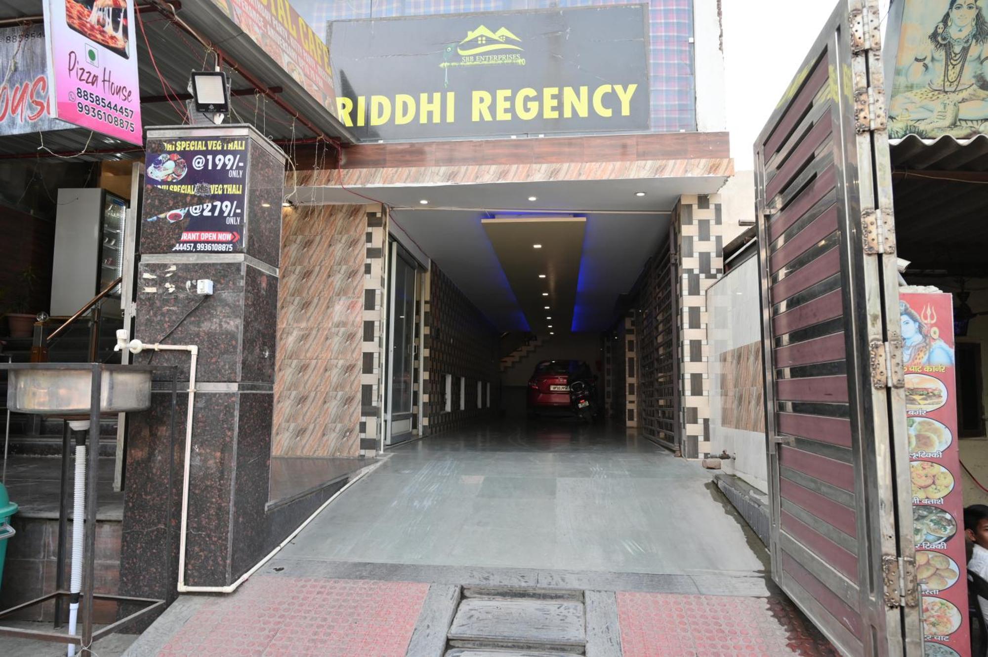 Hotel Riddhi Regency ラクナウ エクステリア 写真