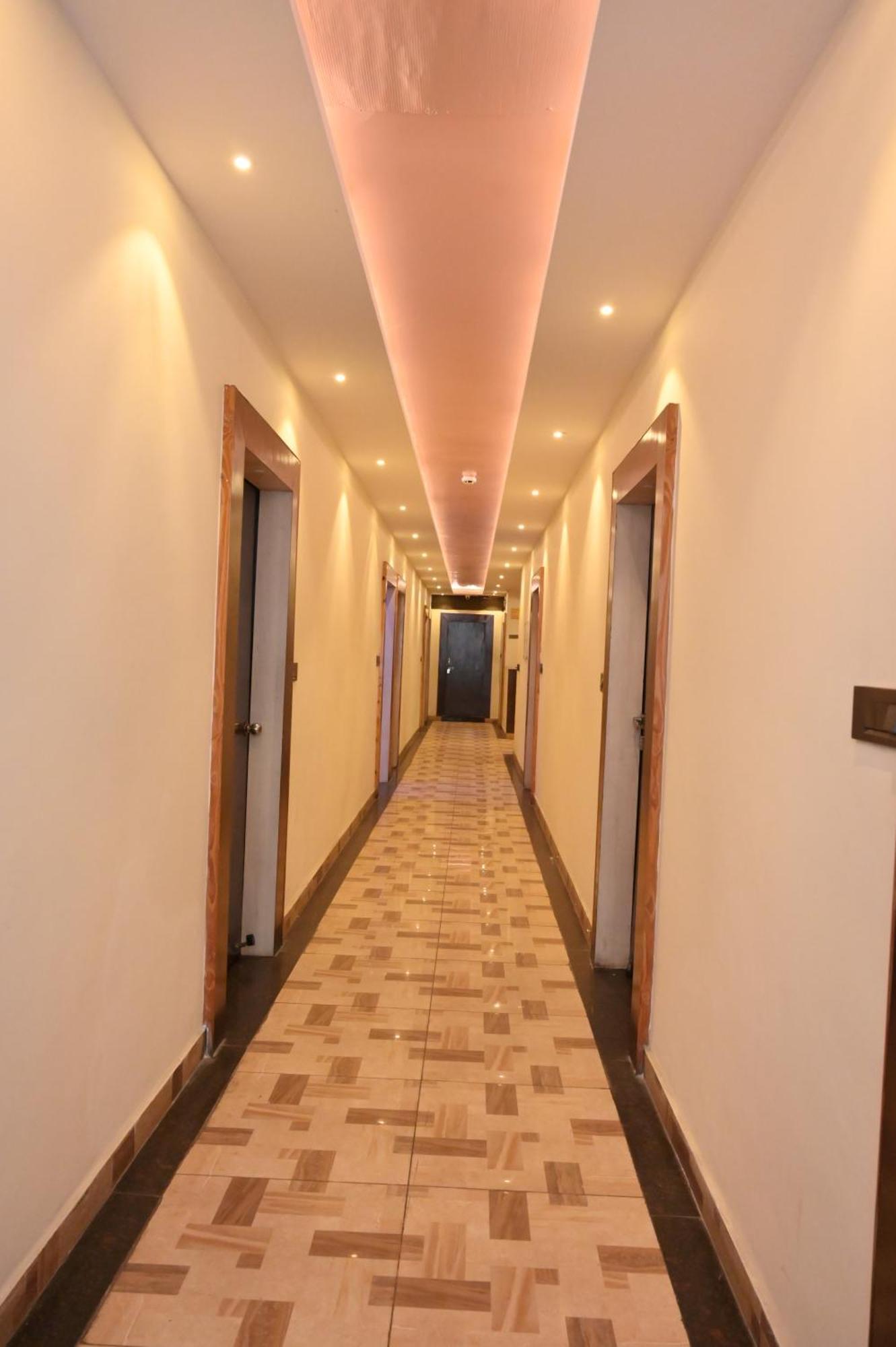 Hotel Riddhi Regency ラクナウ エクステリア 写真