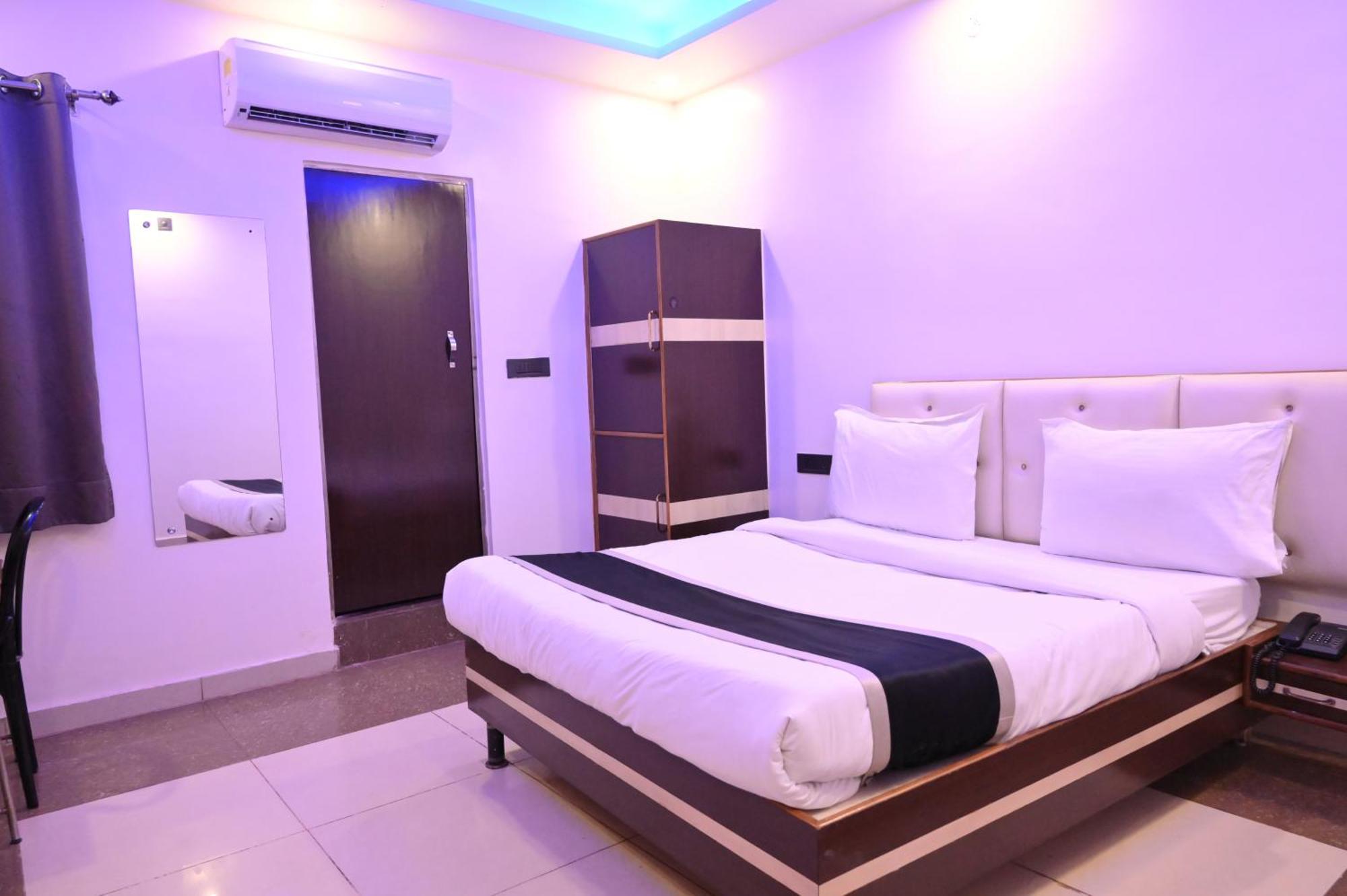 Hotel Riddhi Regency ラクナウ エクステリア 写真