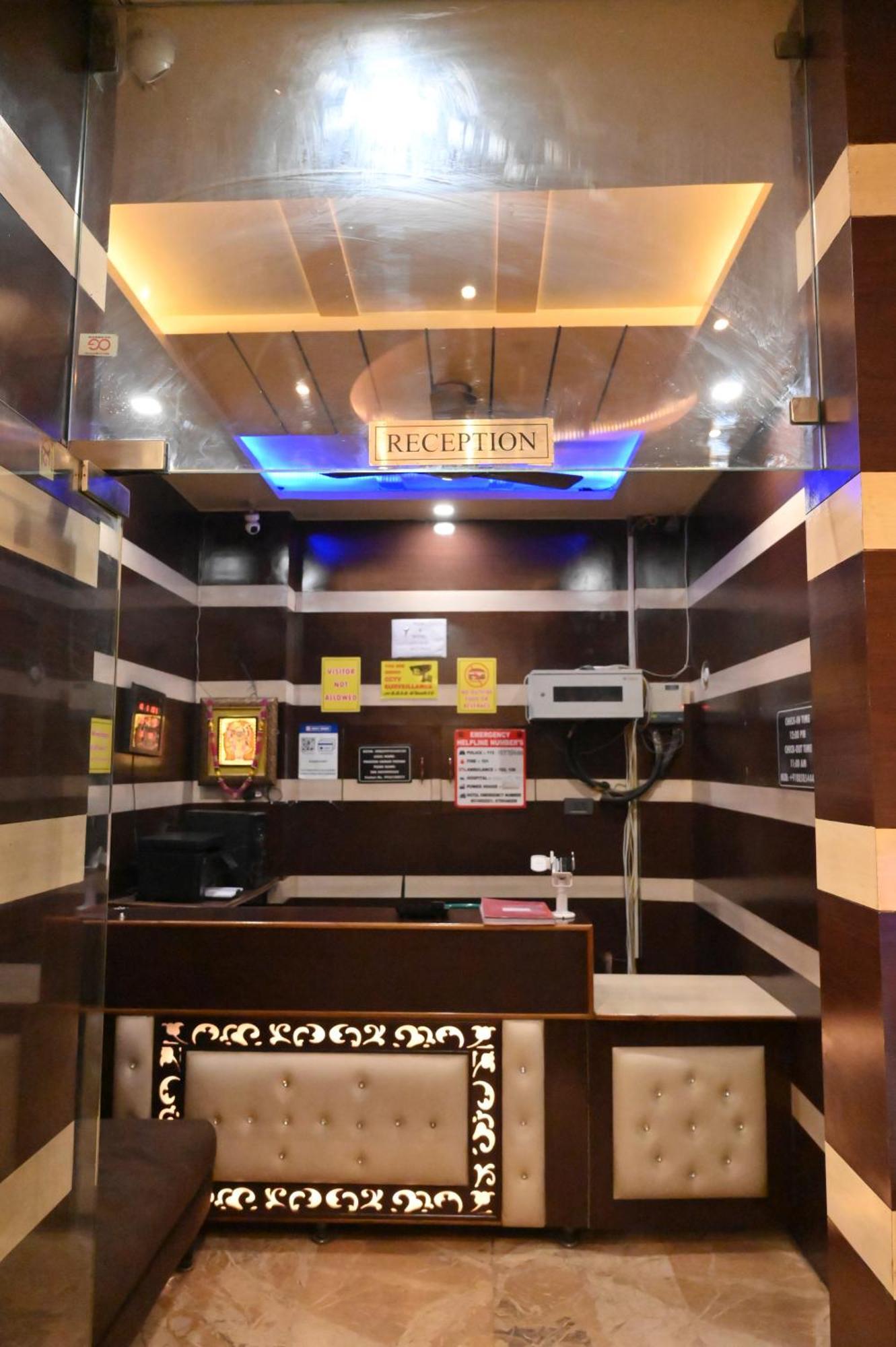 Hotel Riddhi Regency ラクナウ エクステリア 写真